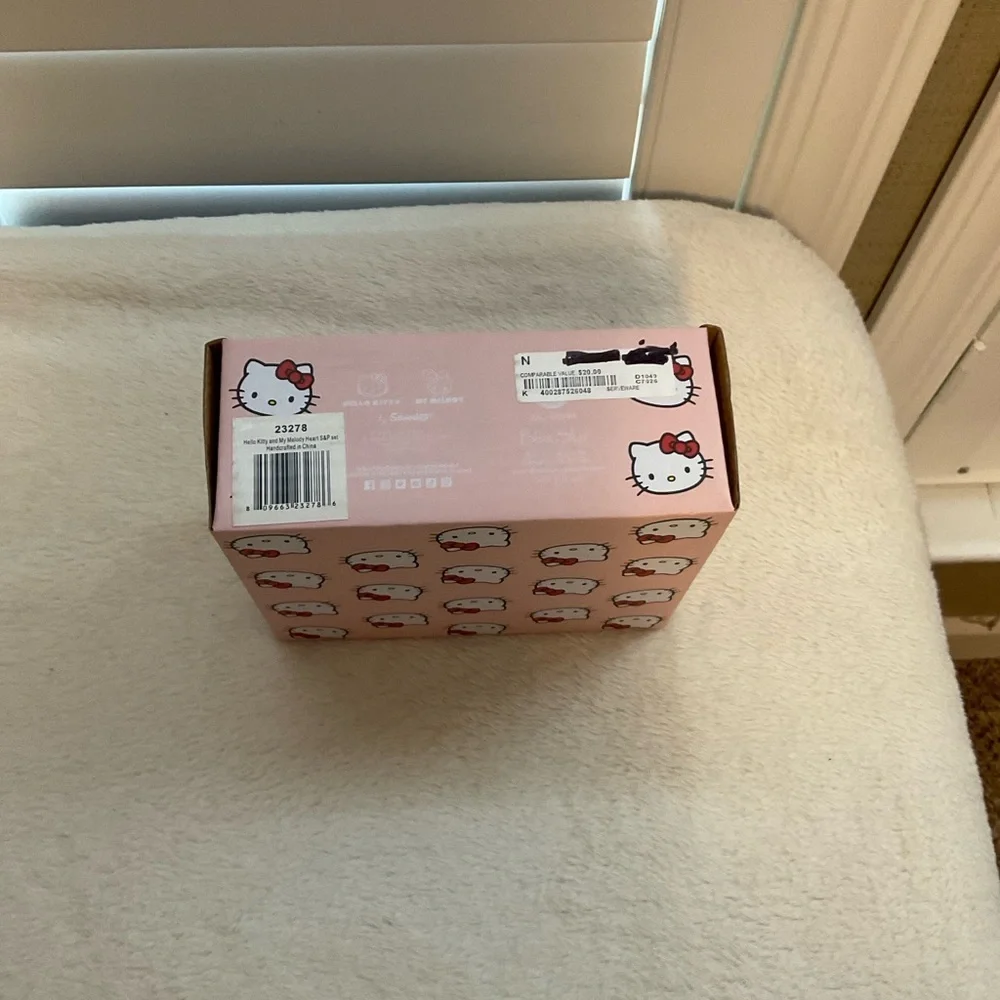 Hello Kitty Pink Heart Salt and Pepper Set